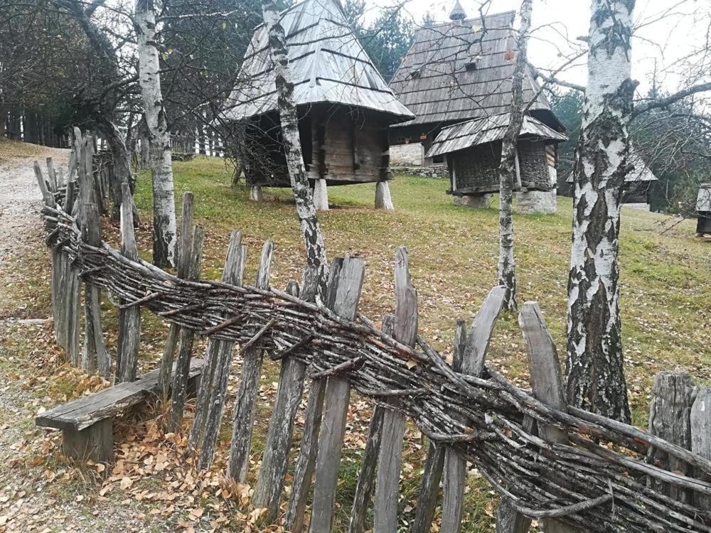 Seoski Turizam Melovic Rozanstvo Екстер'єр фото